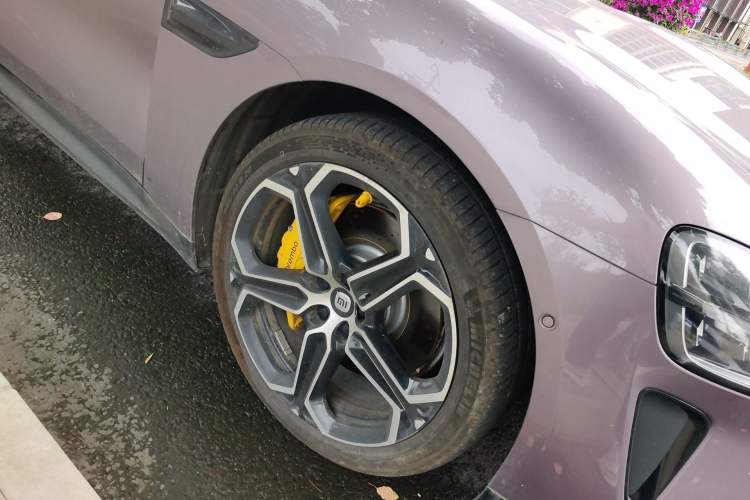 Used Xiaomi Auto SU7 2024 Rear-Drive Long-Range Intelligent Driving Version Right Front Wheel Hub