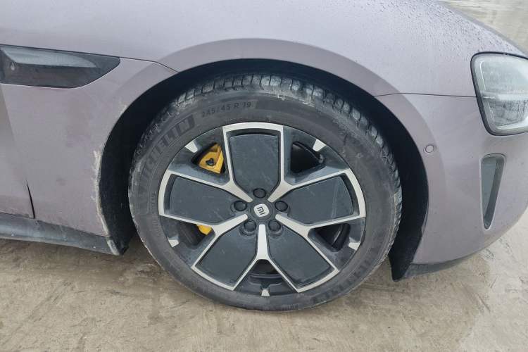 Used Xiaomi Auto SU7 2024 Four-Wheel Drive Ultra-Long Range Advanced Intelligent Driving Max Edition Right Front Wheel Hub