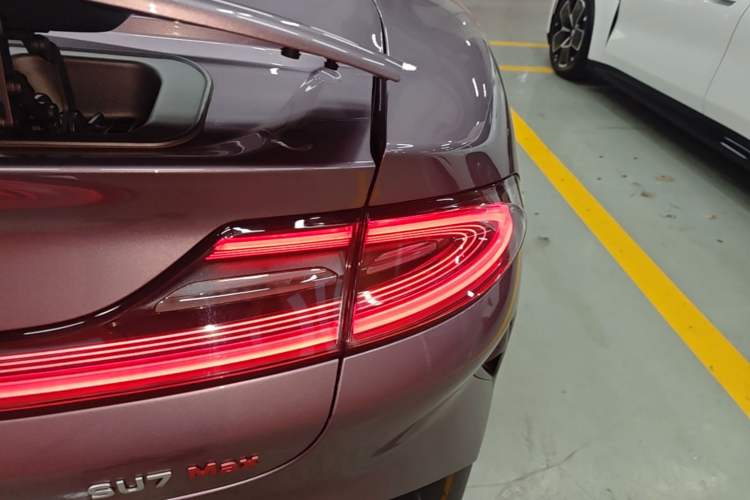 Used Xiaomi Auto SU7 2024 Four-Wheel Drive Ultra-Long Range Advanced Intelligent Driving Max Edition Right Rear Taillight