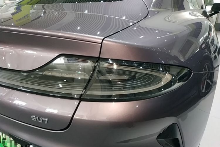 Used Xiaomi Auto SU7 2024 Rear-Drive Long-Range Intelligent Driving Version Right Rear Taillight