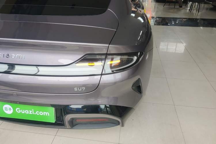 Used Xiaomi Auto SU7 2024 Rear-Drive Long-Range Intelligent Driving Version Right Rear Taillight