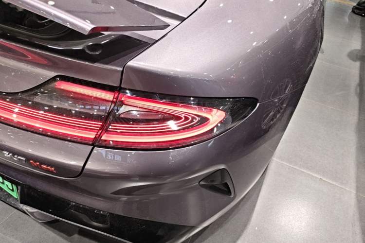 Used Xiaomi Auto SU7 2024 Four-Wheel Drive Ultra-Long Range Advanced Intelligent Driving Max Edition Right Rear Taillight