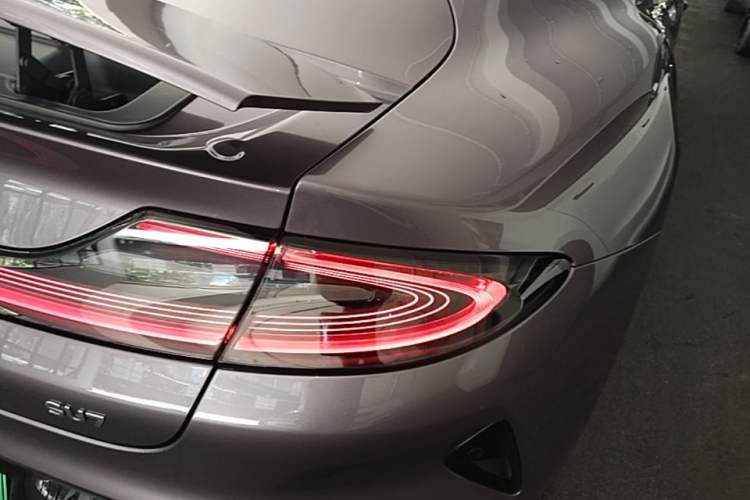 Used Xiaomi Auto SU7 2024 Rear-Drive Ultra-Long Range Advanced Pro-Level Intelligent Driving Version Right Rear Taillight