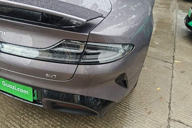 Used Xiaomi Auto SU7 2024 Rear-Drive Ultra-Long Range Advanced Pro-Level Intelligent Driving Version Right Rear Taillight
