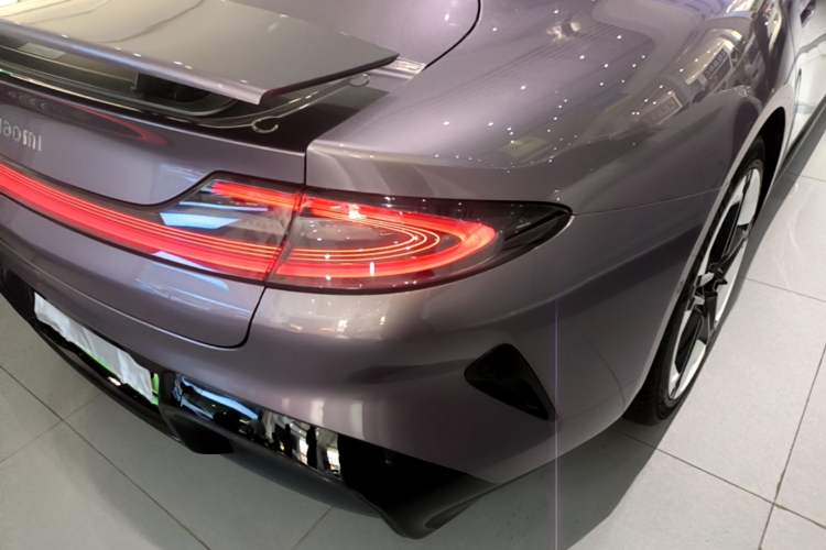 Used Xiaomi Auto SU7 2024 Four-Wheel Drive Ultra-Long Range Advanced Intelligent Driving Max Edition Right Rear Taillight