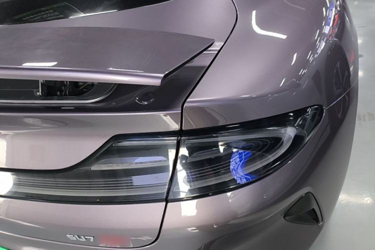 Used Xiaomi Auto SU7 2024 Four-Wheel Drive Ultra-Long Range Advanced Intelligent Driving Max Edition Right Rear Taillight