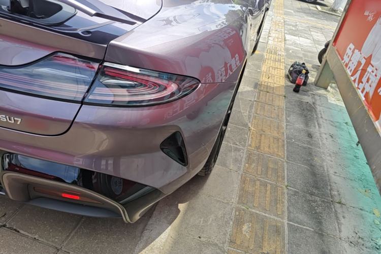 Used Xiaomi Auto SU7 2024 Four-Wheel Drive Ultra-Long Range Advanced Intelligent Driving Max Edition Right Rear Taillight