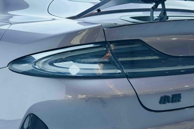 Used Xiaomi Auto SU7 2024 Four-Wheel Drive Ultra-Long Range Advanced Intelligent Driving Max Edition Right Rear Taillight
