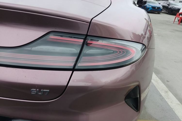 Used Xiaomi Auto SU7 2024 Rear-Drive Long-Range Intelligent Driving Version Right Rear Taillight