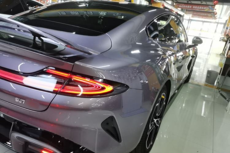 Used Xiaomi Auto SU7 2024 Four-Wheel Drive Ultra-Long Range Advanced Intelligent Driving Max Edition Right Rear Taillight