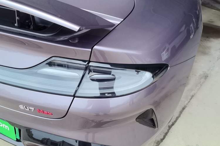 Used Xiaomi Auto SU7 2024 Four-Wheel-Drive Max Founder's Edition Right Rear Taillight