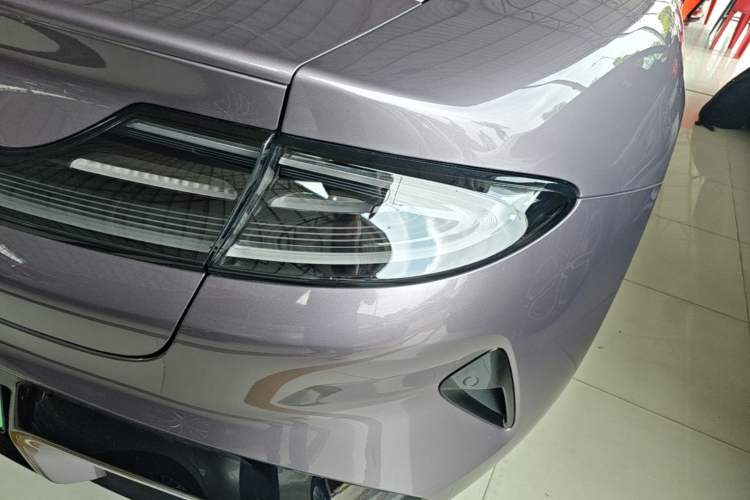 Used Xiaomi Auto SU7 2024 Rear-Drive Long-Range Intelligent Driving Version Right Rear Taillight