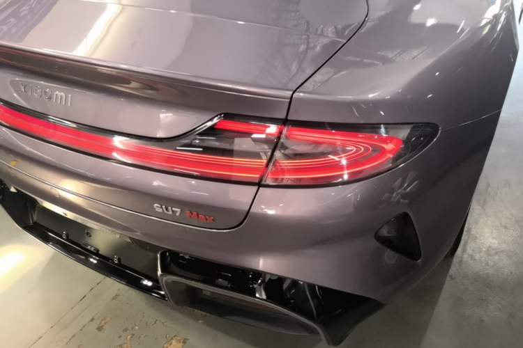 Used Xiaomi Auto SU7 2024 Four-Wheel Drive Ultra-Long Range Advanced Intelligent Driving Max Edition Right Rear Taillight