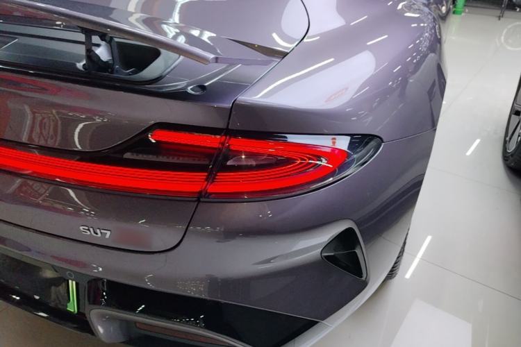 Used Xiaomi Auto SU7 2024 Four-Wheel Drive Ultra-Long Range Advanced Intelligent Driving Max Edition Right Rear Taillight