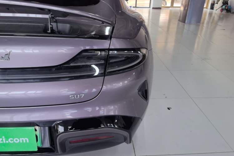 Used Xiaomi Auto SU7 2024 Rear-Drive Ultra-Long Range Advanced Pro-Level Intelligent Driving Version Right Rear Taillight