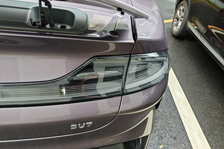 Used Xiaomi Auto SU7 2024 Rear-Drive Ultra-Long Range Advanced Pro-Level Intelligent Driving Version Right Rear Taillight