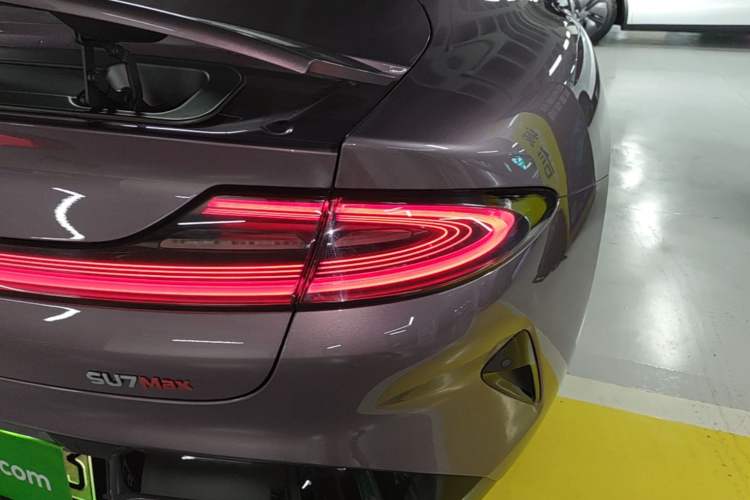 Used Xiaomi Auto SU7 2024 Four-Wheel Drive Ultra-Long Range Advanced Intelligent Driving Max Edition Right Rear Taillight