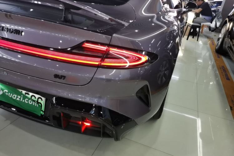 Used Xiaomi Auto SU7 2024 Four-Wheel Drive Ultra-Long Range Advanced Intelligent Driving Max Edition Right Rear Taillight