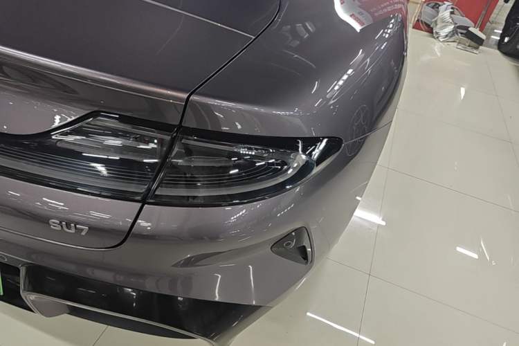 Used Xiaomi Auto SU7 2024 Rear-Drive Long-Range Intelligent Driving Version Right Rear Taillight