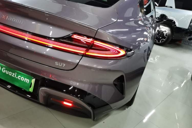 Used Xiaomi Auto SU7 2024 Rear-Drive Long-Range Intelligent Driving Version Right Rear Taillight