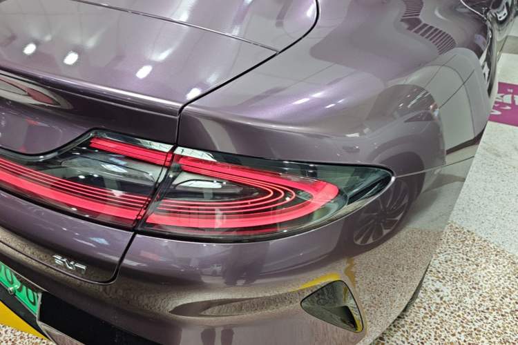 Used Xiaomi Auto SU7 2024 Rear-Drive Long-Range Intelligent Driving Version Right Rear Taillight