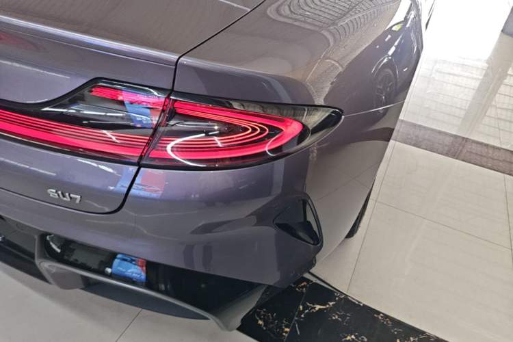 Used Xiaomi Auto SU7 2024 Rear-Drive Ultra-Long Range Advanced Pro-Level Intelligent Driving Version Right Rear Taillight