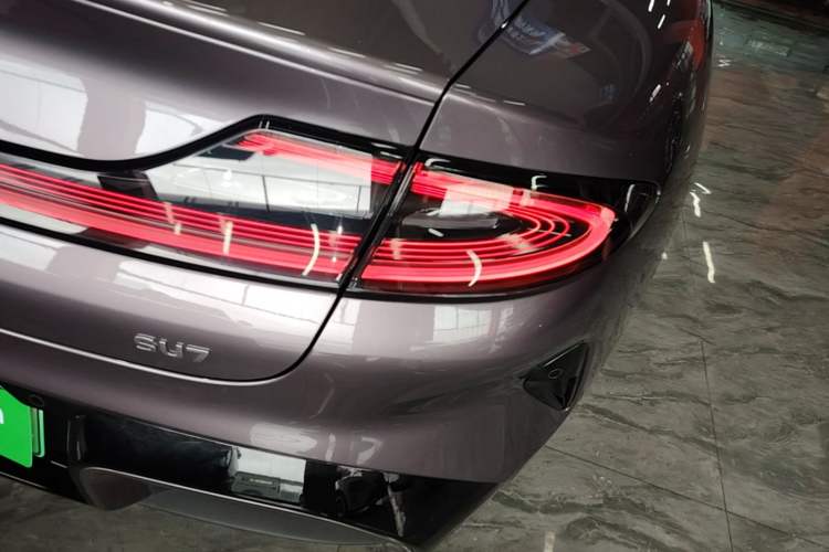 Used Xiaomi Auto SU7 2024 Rear-Drive Long-Range Intelligent Driving Version Right Rear Taillight