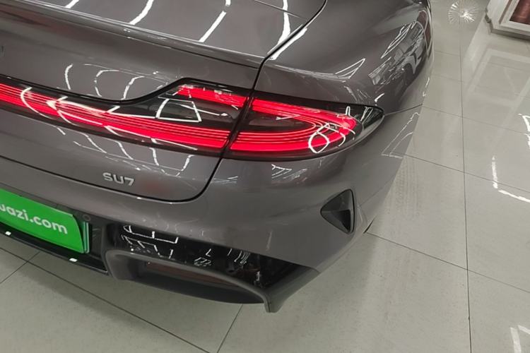 Used Xiaomi Auto SU7 2024 Four-Wheel Drive Ultra-Long Range Advanced Intelligent Driving Max Edition Right Rear Taillight