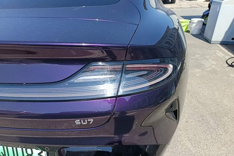 Used Xiaomi Auto SU7 2024 Rear-Drive Long-Range Intelligent Driving Version Right Rear Taillight