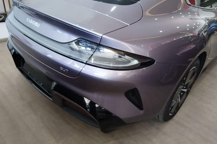 Used Xiaomi Auto SU7 2024 Rear-Drive Long-Range Intelligent Driving Version Right Rear Taillight