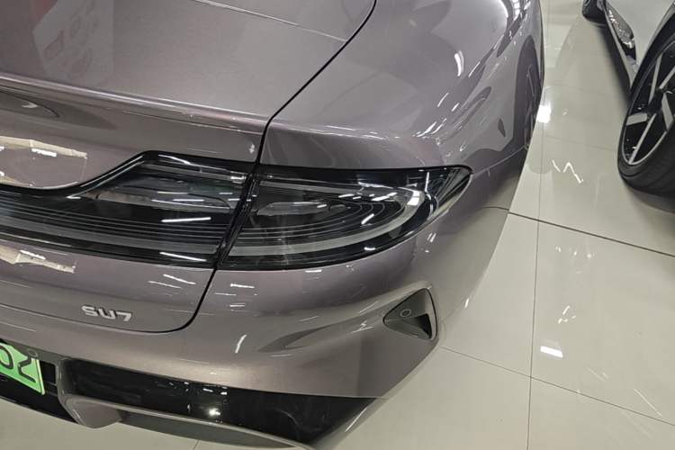 Used Xiaomi Auto SU7 2024 Rear-Drive Long-Range Intelligent Driving Version Right Rear Taillight