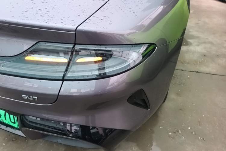 Used Xiaomi Auto SU7 2024 Rear-Drive Ultra-Long Range Advanced Pro-Level Intelligent Driving Version Right Rear Taillight