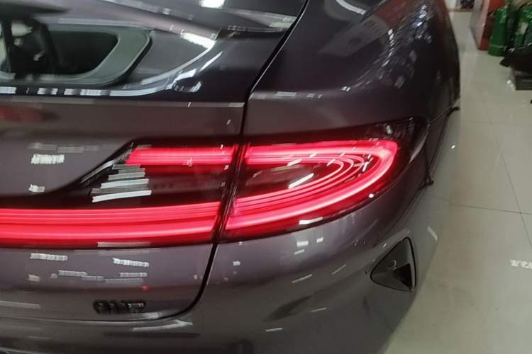 Used Xiaomi Auto SU7 2024 Rear-Drive Ultra-Long Range Advanced Pro-Level Intelligent Driving Version Right Rear Taillight