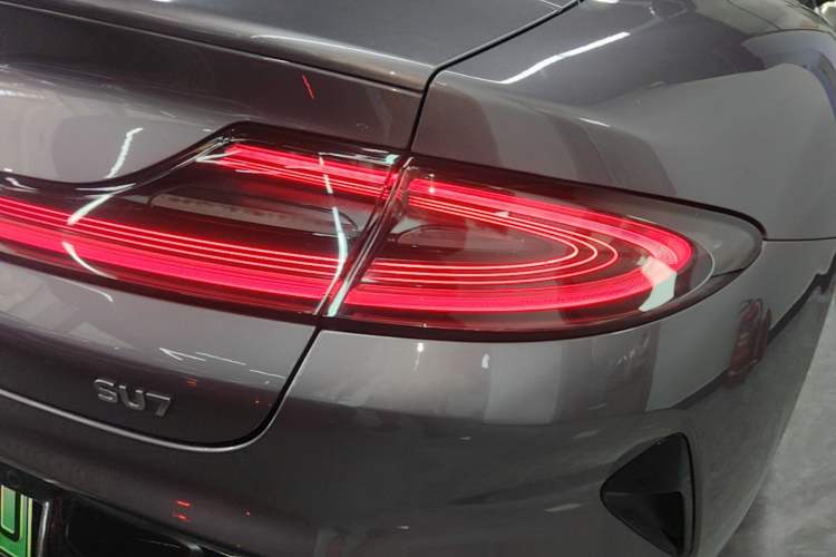Used Xiaomi Auto SU7 2024 Rear-Drive Long-Range Intelligent Driving Version Right Rear Taillight