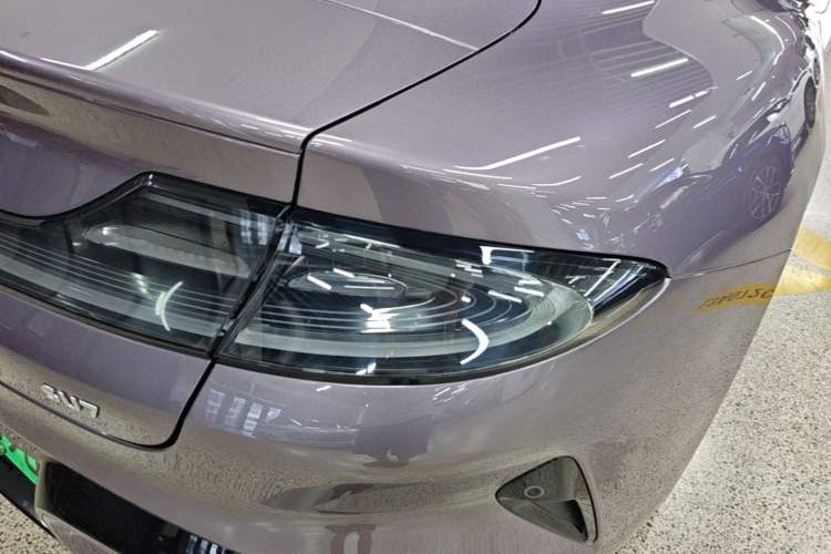 Used Xiaomi Auto SU7 2024 Rear-Drive Long-Range Intelligent Driving Version Right Rear Taillight