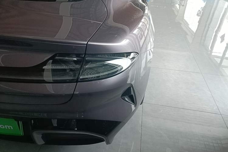 Used Xiaomi Auto SU7 2024 Four-Wheel Drive Ultra-Long Range Advanced Intelligent Driving Max Edition Right Rear Taillight