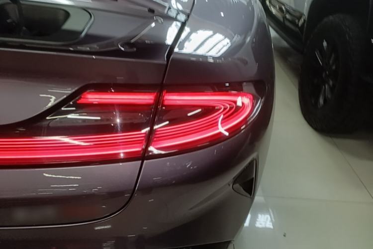 Used Xiaomi Auto SU7 2024 Four-Wheel Drive Ultra-Long Range Advanced Intelligent Driving Max Edition Right Rear Taillight
