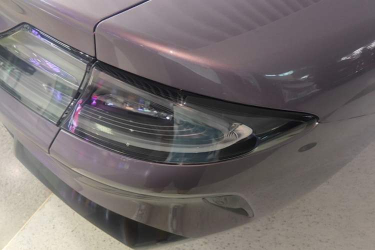Used Xiaomi Auto SU7 2024 Rear-Drive Ultra-Long Range Advanced Pro-Level Intelligent Driving Version Right Rear Taillight