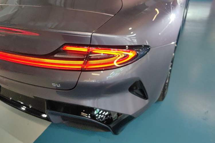 Used Xiaomi Auto SU7 2024 Rear-Drive Ultra-Long Range Advanced Pro-Level Intelligent Driving Version Right Rear Taillight