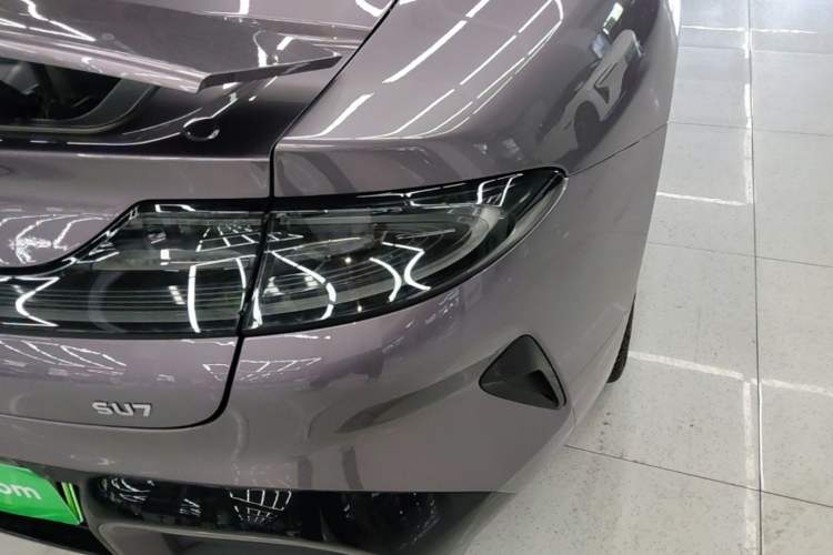 Used Xiaomi Auto SU7 2024 Rear-Drive Ultra-Long Range Advanced Pro-Level Intelligent Driving Version Right Rear Taillight