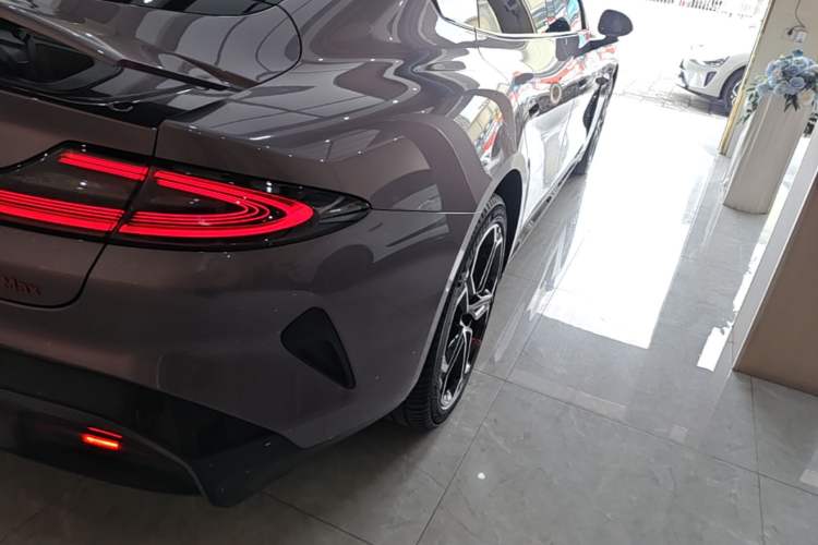 Used Xiaomi Auto SU7 2024 Four-Wheel Drive Ultra-Long Range Advanced Intelligent Driving Max Edition Right Rear Taillight