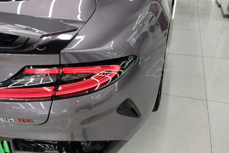 Used Xiaomi Auto SU7 2024 Four-Wheel Drive Ultra-Long Range Advanced Intelligent Driving Max Edition Right Rear Taillight