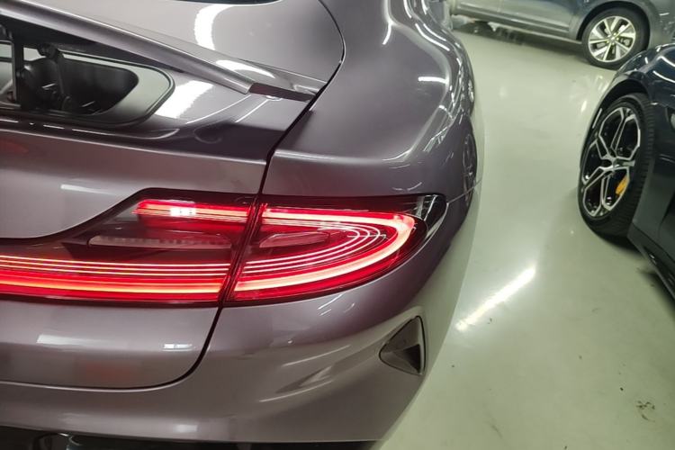 Used Xiaomi Auto SU7 2024 Four-Wheel-Drive Max Founder's Edition Right Rear Taillight