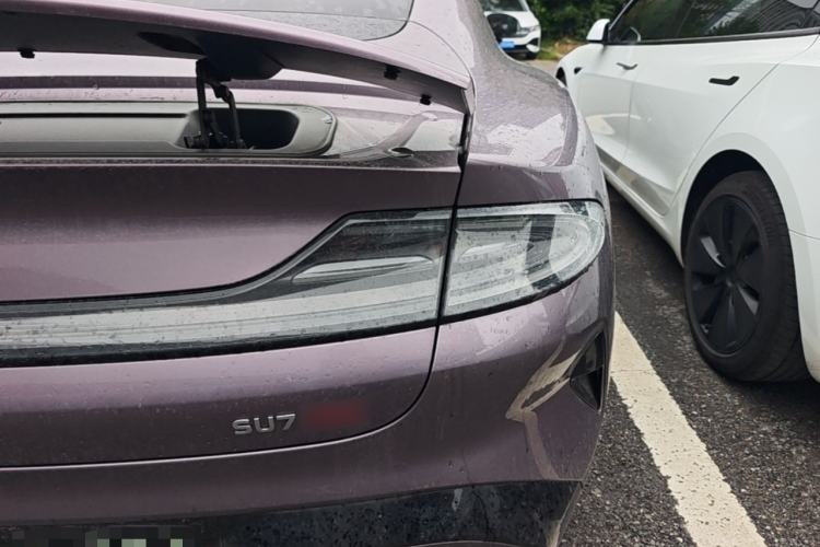 Used Xiaomi Auto SU7 2024 Four-Wheel Drive Ultra-Long Range Advanced Intelligent Driving Max Edition Right Rear Taillight