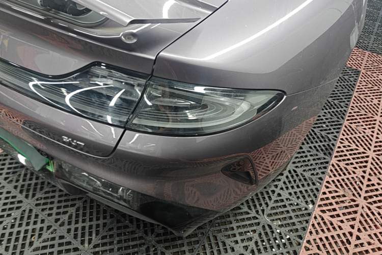 Used Xiaomi Auto SU7 2024 Rear-Drive Ultra-Long Range Advanced Pro-Level Intelligent Driving Version Right Rear Taillight