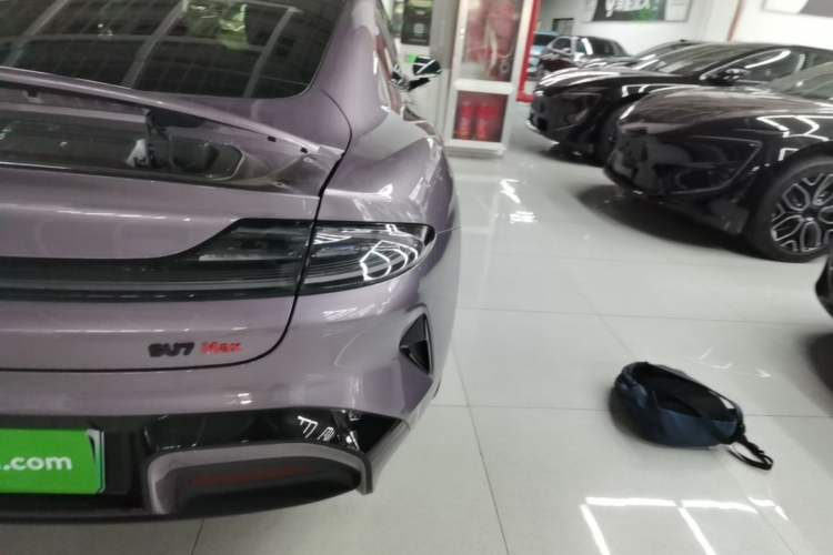 Used Xiaomi Auto SU7 2024 Four-Wheel Drive Ultra-Long Range Advanced Intelligent Driving Max Edition Right Rear Taillight