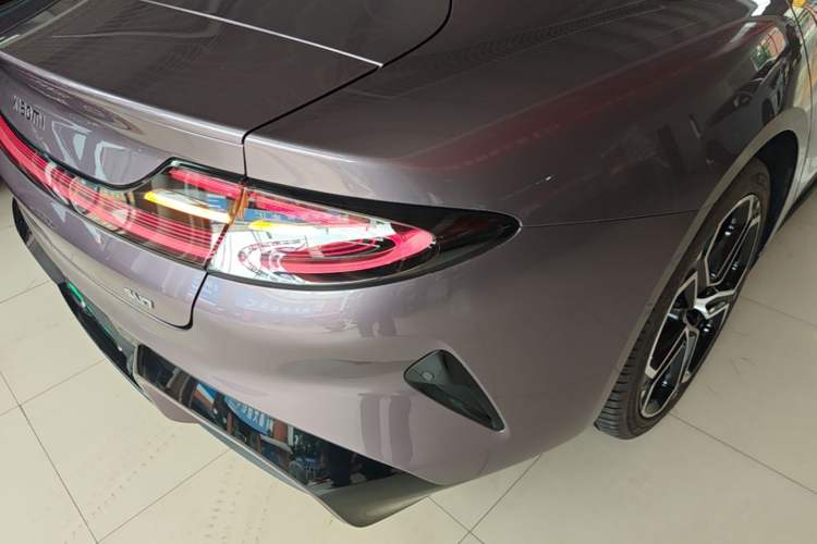 Used Xiaomi Auto SU7 2024 Rear-Drive Long-Range Intelligent Driving Version Right Rear Taillight