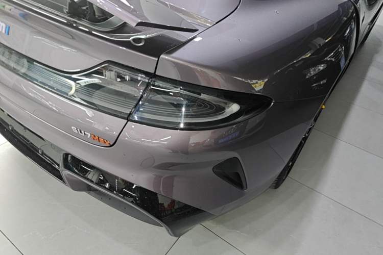 Used Xiaomi Auto SU7 2024 Rear-Drive Ultra-Long Range Advanced Pro-Level Intelligent Driving Version Right Rear Taillight