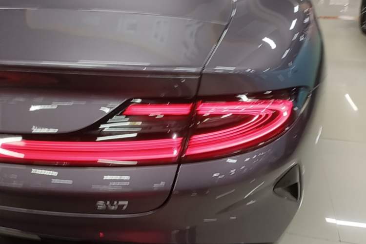 Used Xiaomi Auto SU7 2024 Rear-Drive Long-Range Intelligent Driving Version Right Rear Taillight
