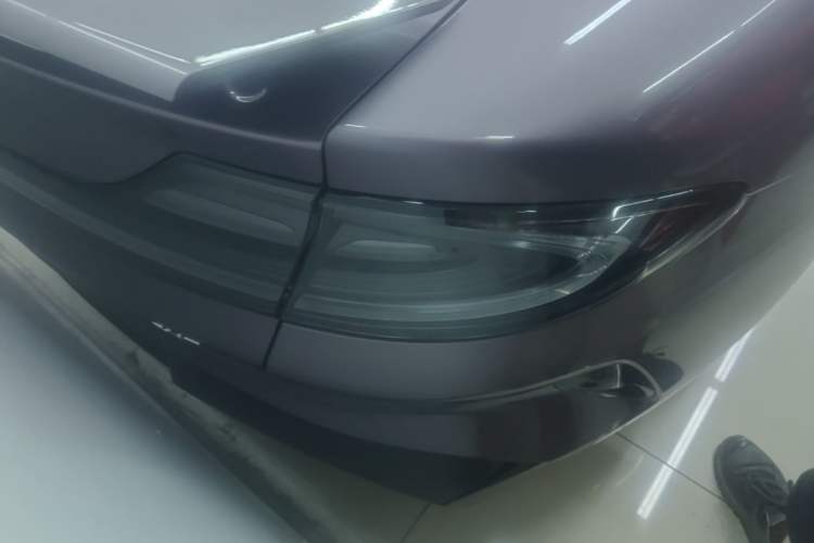Used Xiaomi Auto SU7 2024 Rear-Drive Ultra-Long Range Advanced Pro-Level Intelligent Driving Version Right Rear Taillight